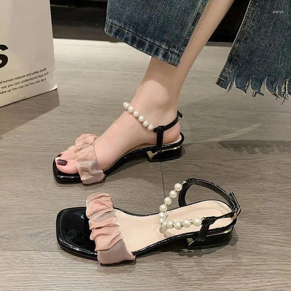Scarpe eleganti estate 2023 sandali all'aperto per la donna fibbie calzature aperte beige da donna con tacchi bassi corea comoda ed elegante