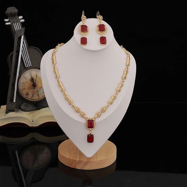 Chic Marokcan Womens Jewelry Hohlblume Design Gold Farbe Metall Ohrringe Halskette Set Arabische Braut Hochzeitskristallfest Geschenk 231221