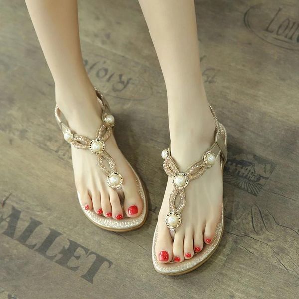 Absätze Strass -Perlen Sandalen flache Schuhe für Frauen 2019 Böhmen aus Böhmen im Sommer Pearl Beach Casual Komfortable Kristallsandalen Tanga