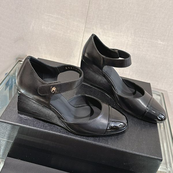 Kadın kama platformu topuklar Mary Jane Sandallar Tasarımcı Elbise Ayakkabı Bow Towle Leisure Ayakkabı Buzağı Patent Deri Pompalar Düğün Ayakkabı Kızları Toz Çanta ile Slayt