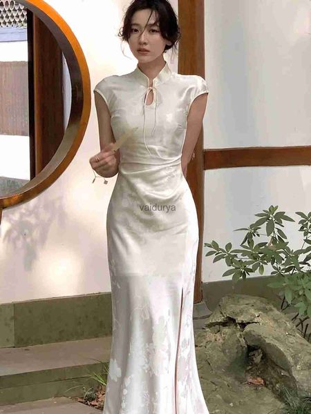 Grundlegende lässige Kleider Sommer Frauen Schlanker Körpercon Elegant Midi Split Satin Kleider Lady Chinesische Stil Kleidung Neues One -Stück Robe YQ231222