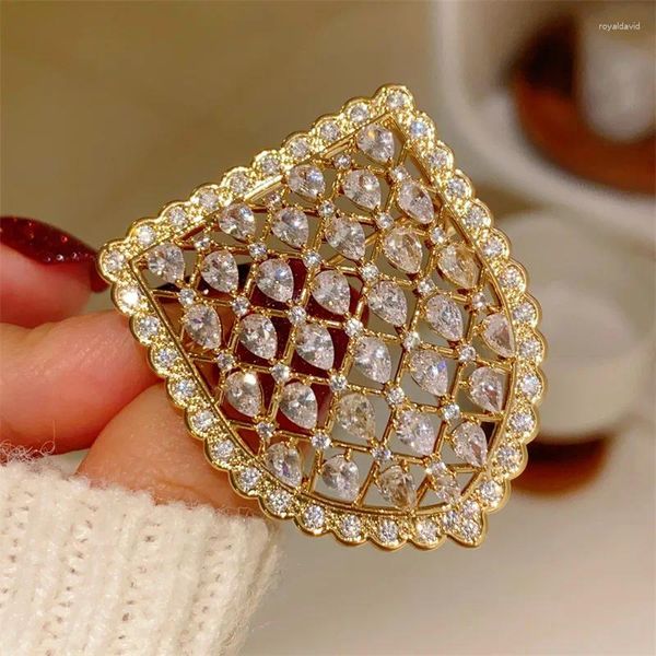 Broches Princesa Romântica Knight Sparkle Crystal Shield for Women Luxury Design Luxo