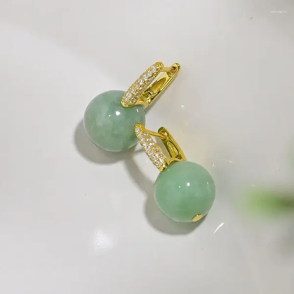 Brincos de berros dangle Frescos de miçangas verdes claras para mulheres Simples e moda natural Uma jóia de banquete de jade redonda