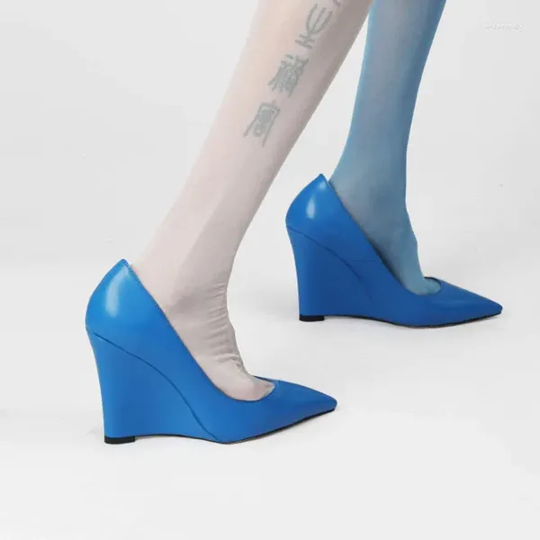 Elbise ayakkabıları saf renkli kadınlar tek mavi deri kamalar yüksek topuk tacones para mujer sivri uçlu bayanlar slip-on sapatos feminino