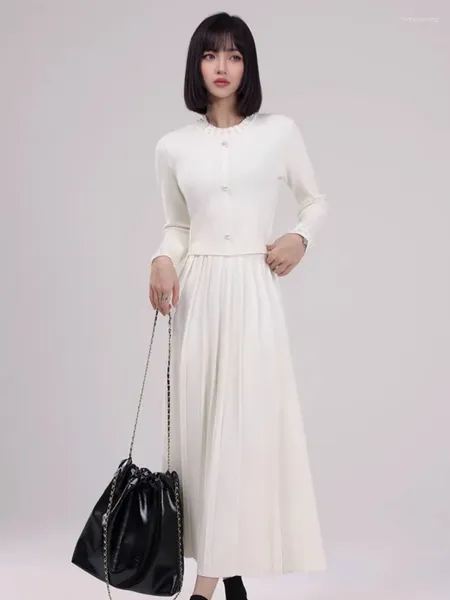 Abiti da lavoro High Street Luxury Fiochi ricamati perlati a 2 pezzi set da donna Outfit Elegante maglione di moda Cardigan Long Skirt Set
