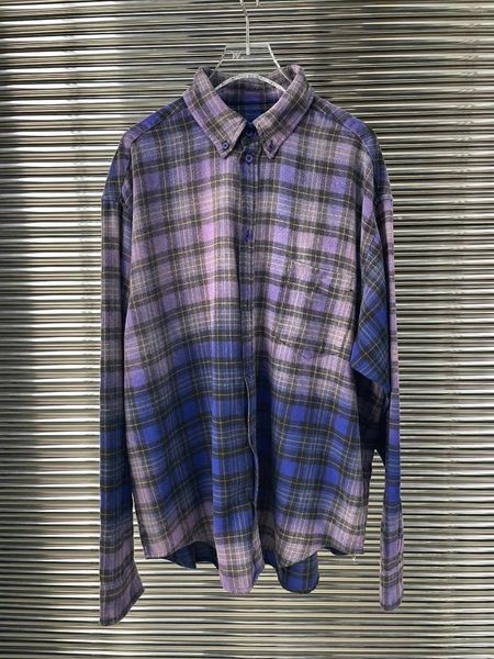 Frauenblusen 2023 Herbstkollektion Langschläfe Drehkragen Briefe gestickt Gradientenkrawattenfarbstoff Plaid Shirt Frauen