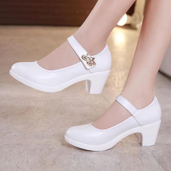 Topuklar Küçük Boyut 3243 Ofis Blok Med Heels Deri Platform Ayakkabı 2022 Siyah Beyaz Topuk Mary Janes Bayanlar Düğün Ayakkabıları Gelin