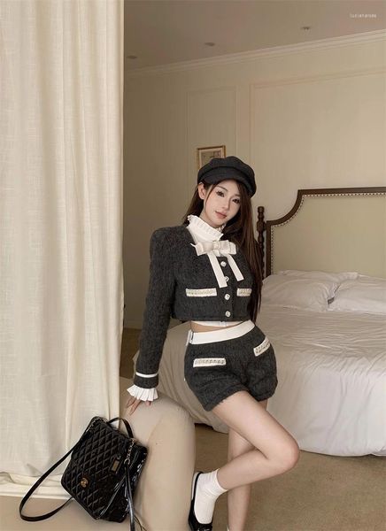 Damen-Trainingsanzüge koreanischer süßer Mädchenanzug Winter weiße Hemd Wolljacke High Tailled Shorts Drei-teilige Mode weibliche Kleidung