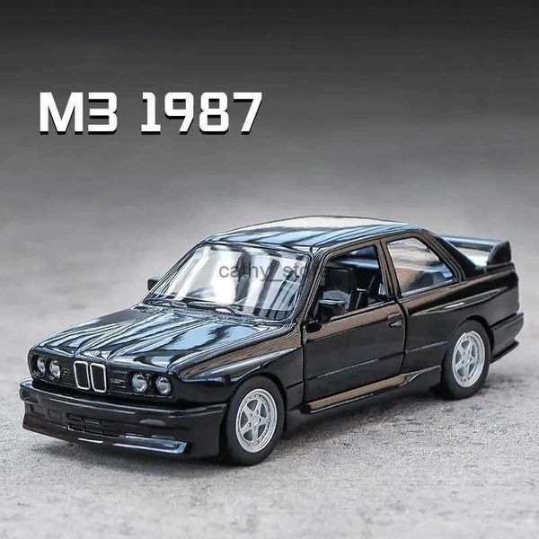 Auto elettrica/RC 1/36 BMW M3 1987 Giocattoli in lega Modello di auto Fonde sotto pressione in metallo Veicoli giocattolo Autentico Interno squisito Tirare indietro 2 porte aperte Regalo per bambiniL231223