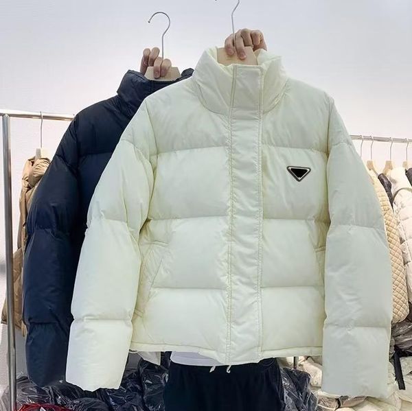 2024 Tasarımcı Ur Womens Coat Puffy Uzun Kollu Tasarımcı Lady Slim Ceket Down Ceket Rüzgar Dergisi Kısa Parka Giyim Kış Ceket Kadınlar