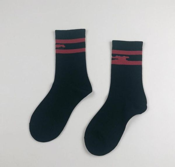 Großhandel neue schwarze Strümpfe für Männer eröffnen Mode -Sport -Sockings Briefdruck im Röhrenwatte -Socken2529940