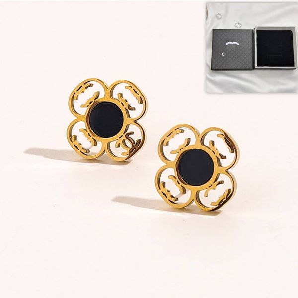 Stile designer Charmin Earring Boutique Womens Gold Ear Ploted Spring Style Romantic Style Coppia Girl Gifts Orecchini in acciaio inossidabile Pacchetto di gioielli di lusso