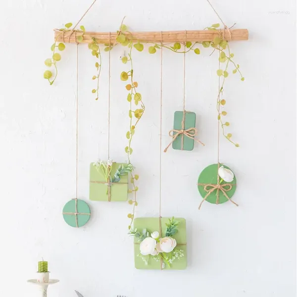 Декоративные тарелки декор лесной отдел для детской комнаты ins цветочный диван фон зеленый растение настенные полки