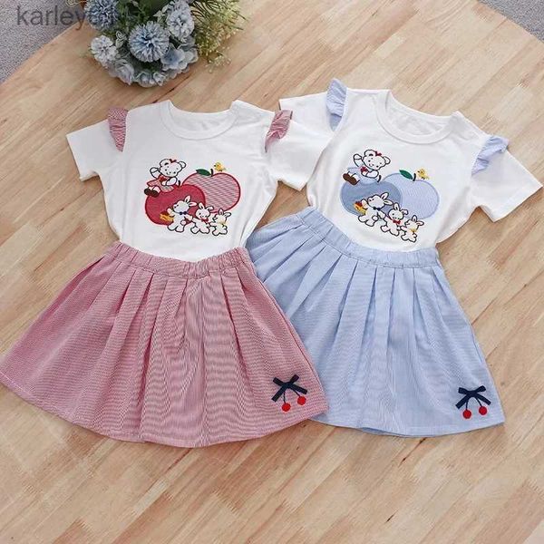 Signe F Family Kids Summer New Girl Kids Borse Bear Bunny Apple Short Shirt Stripe Set di gonne a strisce YQ231223