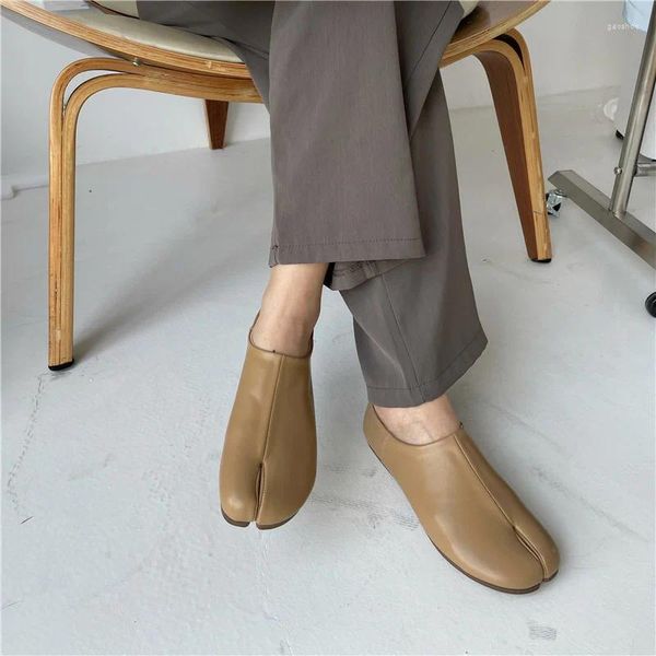 Sandals Designer de luxo feminino Classic Leather Flats Verão Sapatos Casuais ao ar livre clipe de moda Toe Sapato 2023 Chaussures