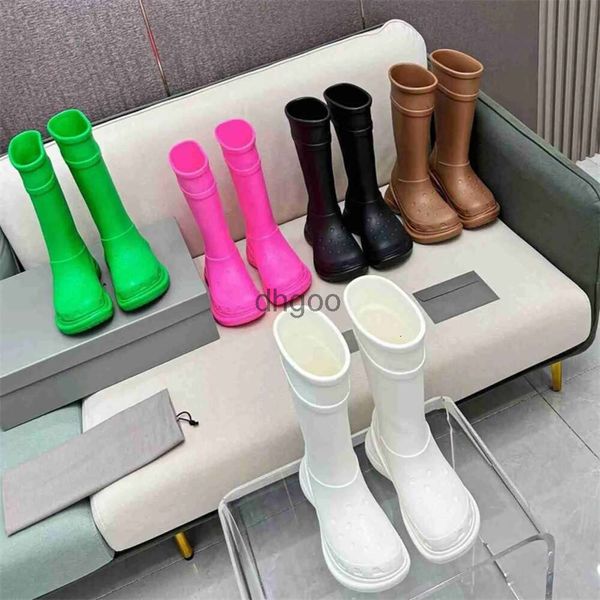 Stivali di gomma designer Paris Donne stivali da pioggia ginocchini con bottoni alti arch eva piattaforma in gomma rainboot bruno verde rosa rosa brillante scarpe da sneaker