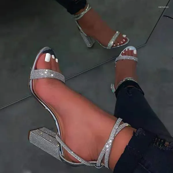 Sandals Europe e os Estados Unidos Fashion Sexy Transparent High Heels Pointy Rhindiamonds Slip On Wedding Party Shoes Women Pvc