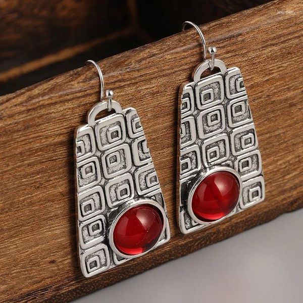 Dangle Ohrringe böhmische Stammespflanze Blätter roter Zirkonstein 2023 Frauen Vintage -Schmuck Alte Metall Tränenanhänger