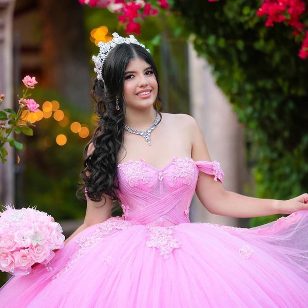 2024 Rosa fuori dalla spalla Quinceanera Abito Principesse Applique perle in pizzo Tull Ball Gown Pageant Birthday Party Sweet 16 15