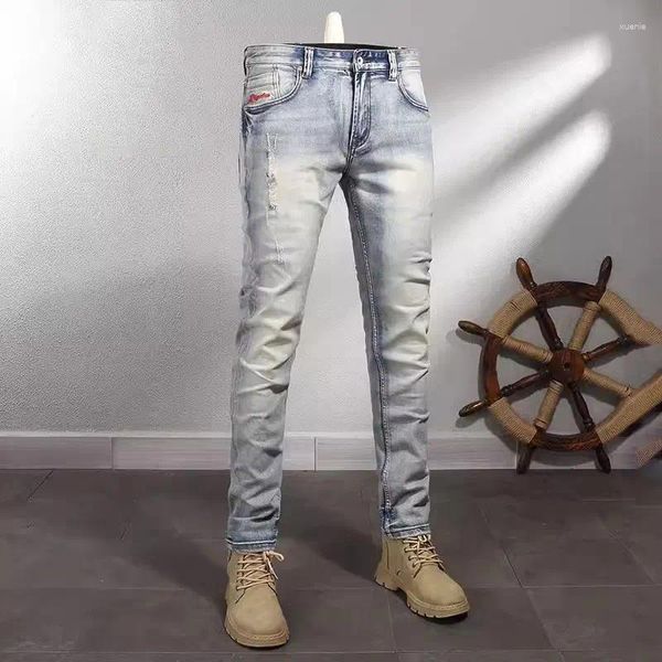 Jeans masculinos Moda Vintage Men de alta qualidade Retro azul claro Elastic Slim Fit Ripped Borderyer Designer Denim Pants Hombre