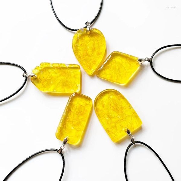 Figurine decorative Chips giallo naturale perline per perle tumble pietra citrino in resina in resina orgone collana di energia geometrica decorazione cristallina 1pc