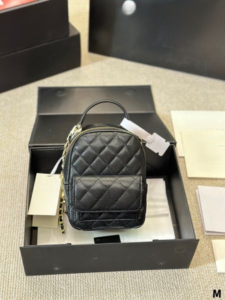 Designer Lexury Mini Backpack Back de qualidade Bolsa de fivela dourada Corrente de ombro ajustável, mochila de couro de grão, bolsa preta feminina