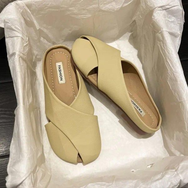 Sandálias de cabeça macia e macia, meio chinelos, mulheres usam 2023 verão mueller pregurada grávida plana pequena sapatos de couro suporta
