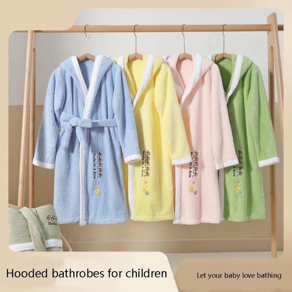 Toalheiro Autumn e Winter Coral Fleece Robes de banho meninos meninas absorvem água Capas de seco rápido podem usar vestiários de banho