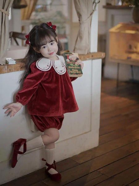 Giyim Setleri 2023 Kız Bebek Çocukları İçin Kış Giysileri Butik İşlemeli Petal Yakası Velvet Üstler ve Dipler Çocuk Kız Kıyafetleri
