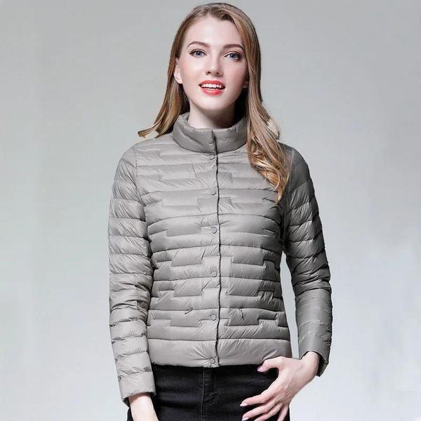 Giacche nuove donne invernali progettate Ultra Light Down Giacca casual Female Portable Duck Feather Coat Giacche leggere Parkas