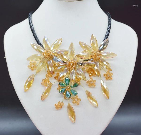 GUILTER L'ultimo. Classico. Bella collana di fiori di cristallo. Collana del matrimonio più sposa 19 