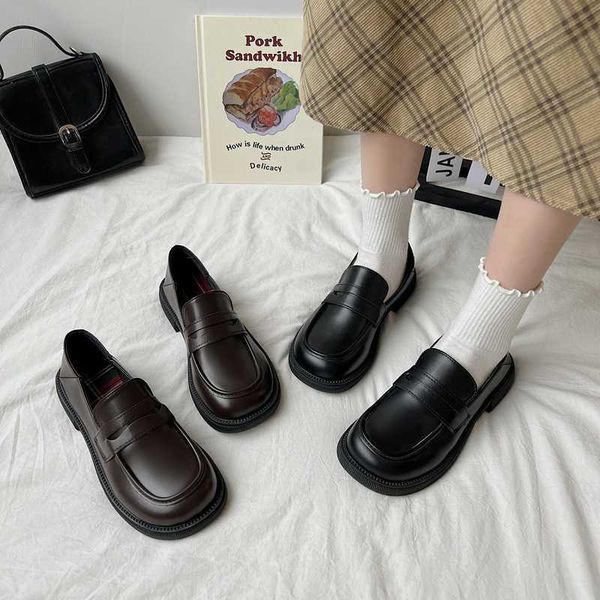 Elegante vestido sapatos pequenos mulheres de couro estilo britânico primavera preto pé pedal mocassins fundo plano jk uniforme único
