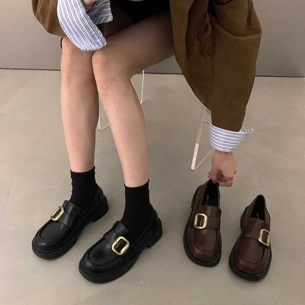 Sapatos de vestido Mocassins de sola grossa para mulheres verão e outono novo estilo JK uniforme em forma de feijão único sapatos inglês preto pequeno couro