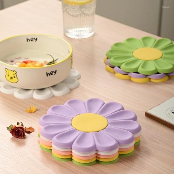 Tischmatten 1 PC Blumenform Wärmefeste Silikonmatten -Getränke Tasse Untersetzer Nonslip Pads Topfhalter Taschen -Küchenzubehör