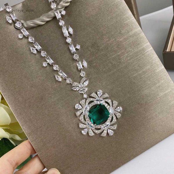 Halsketten mit Anhänger Perlenketten High Fashion Blau Grün Kristall Wunderschöne Quaste Anhängerkette Luxusmarke Zirkon Halskette Für Frauen Party Hochzeit Edler Schmuck