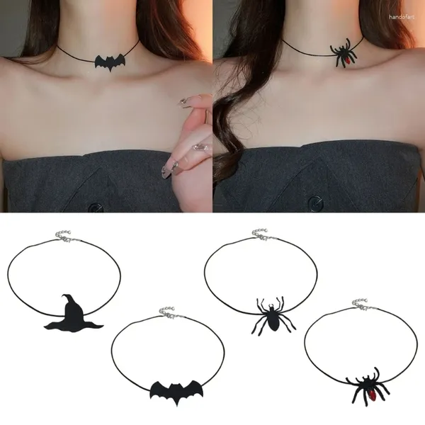 Anhänger Halskette Gothic Style Halloween Halskette einzigartige Fledermaushut -Spinnen Choker Spooky Look -Schlüsselbeinkette für Frauen Mädchen Geburtstag