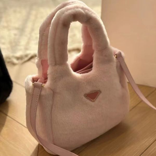 Borsa di design Borse di lusso da donna Borsa tote Borsa di peluche di moda triangolo Ascella portatile Vendite dirette in fabbrica