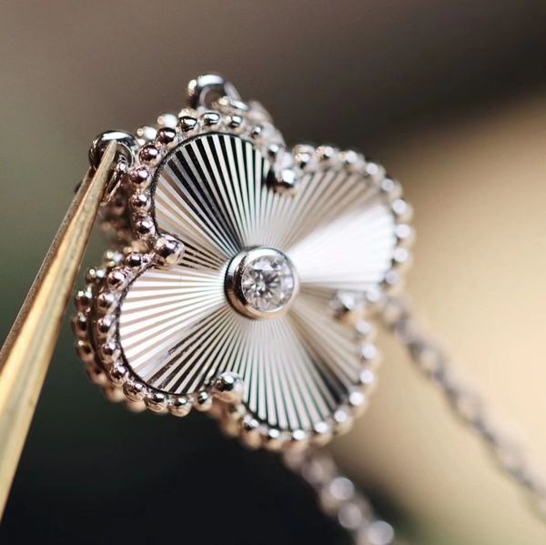 Серебряная роскошная лазерная клевера дизайнерские ожерелья для подвесной ожерелья женские девушки бренд рождественский рождественский выпуск Cz Циркон бриллиант -цепь Кокер элегантный ожерелье ювелирные изделия