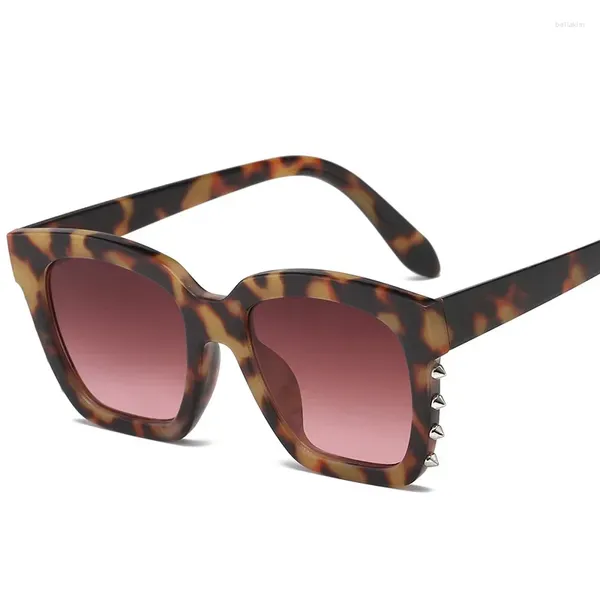 Sonnenbrille 2023 Quadratnietrivet Sonnenbrille weibliche Einkaufsschatten im Freien schwarze Fahren Brillen Retro Cool Oval