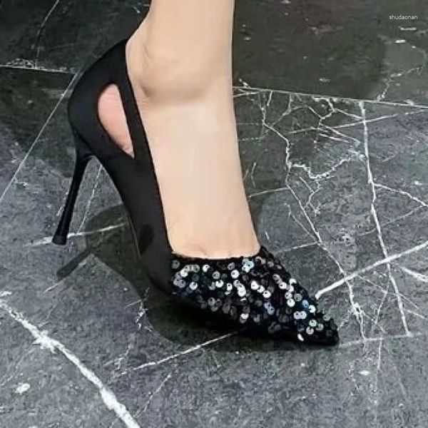 Sapatos de vestido Moda de salto alto de saltos altos fêmea pontada de ponta oca casual feminino preto estilo inglesa bombas de verão sandálias 39