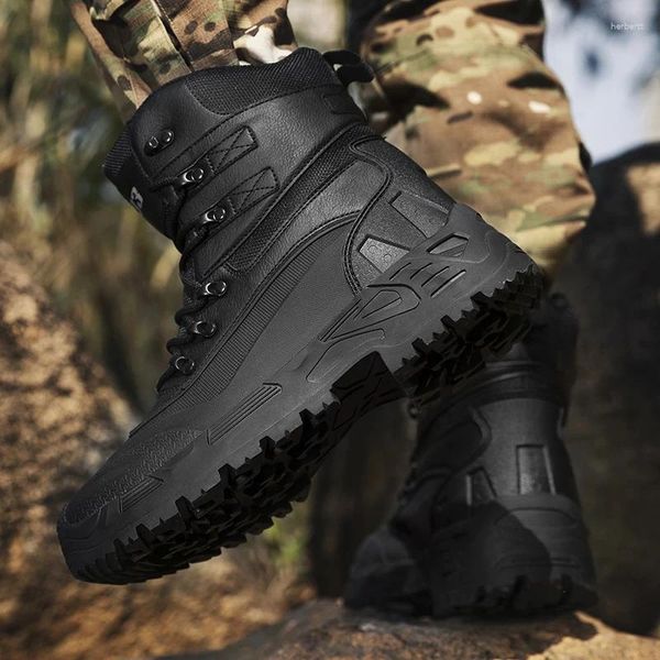 Stiefel in Europa Amerika Dicke Soled -Männer -Training Militär Desert High Top Shoes 2023 Outdoor Combat