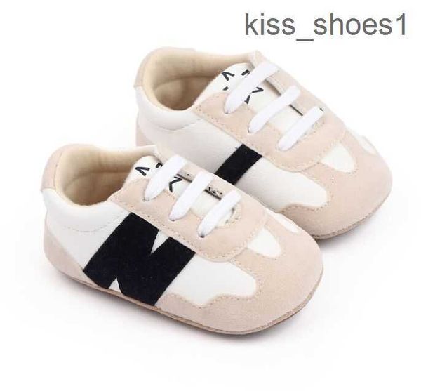 Nuove scarpe per bambini in pelle First Walkers Crib Girls Boys Sneakers portano le scarpe da Mocassini per neonati 0-18 mesi