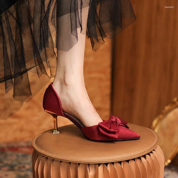 Sandali vino femminile rosso punta con tacchi alti in stile coreano tacco sottile tallone non slip single slip morbido cuoio retrò casual retrò