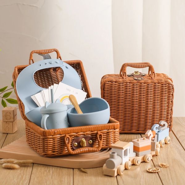 Conjunto de caixa de presente vintage para bebê, tigela de alimentação de silicone, colher, copo, trem de madeira, brinquedo comemorativo de nascimento, adereço 231225