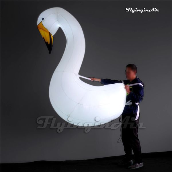 Amazing White Illuminated Walking Inflable Swan Figurino Parade Animal Balão vestível soprar Cygnus Puppet com luz LED para evento