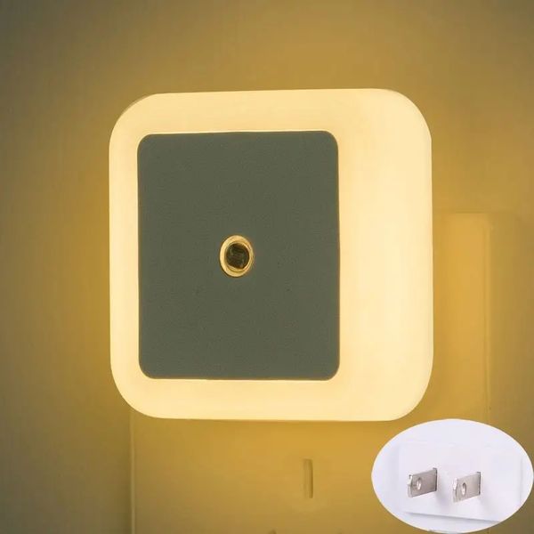 Luce notturna LED da 1 pezzo con sensore di controllo della luce, forma quadrata, design plug-in con luce calda e bianca da 0,5 W, per camera da letto, studio, corridoio, bagno