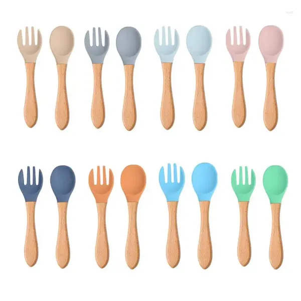 Geschirrssätze 2pcs/Set TableWare Baby Spoon Fork Set Kinder Silikon -Holz -Fütterungstraining Bestecklieferungen
