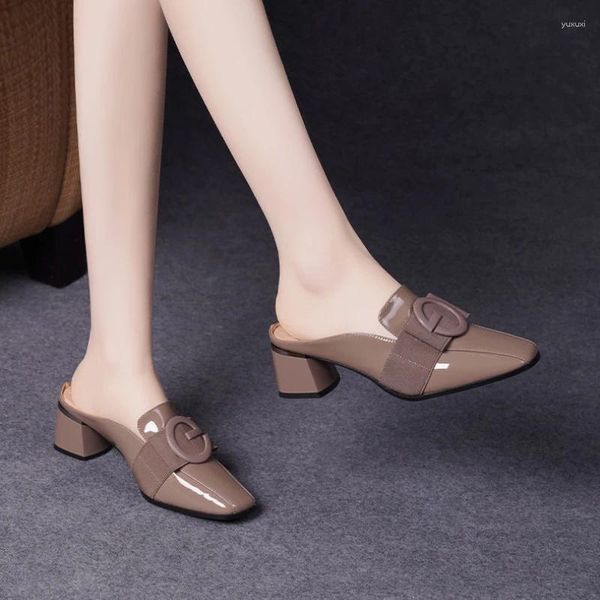 Hausschuhe 2023 Frühlings- und Herbst Ladies Baotou High Heels Modebereiche Schuhe Britische Lederdicke Absatzhälfte