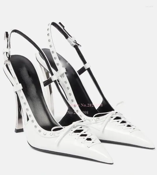 Отсуть обувь изогнутые высокие стилевые каблуки лезвие металлические каблуки с кожаными насосами с кожаными каблуками для женщин заостренная вечеринка заклепки