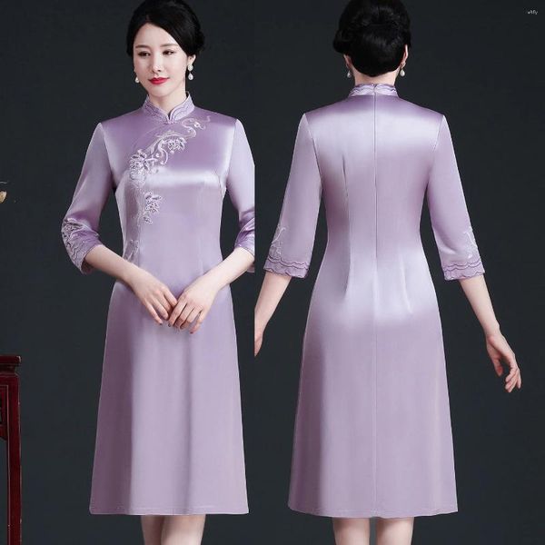 Abbigliamento etnico Taglie forti 4XL Abito Chongsam in raso femminile tradizionale cinese ricamato con fiori Abito Chongsam retrò elegante mezza manica viola